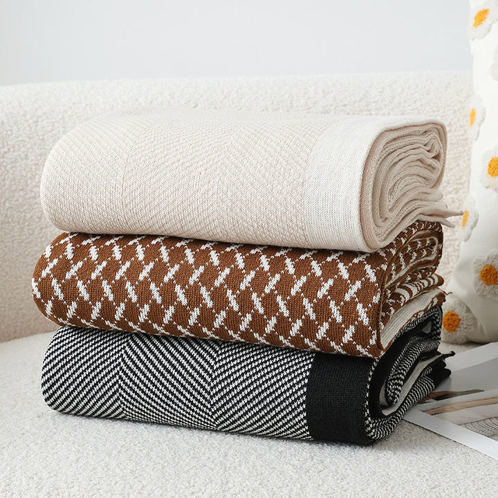 Women's Elegant Snuggle Blanket made of Soft Knit with Geometric Pattern Bowlift