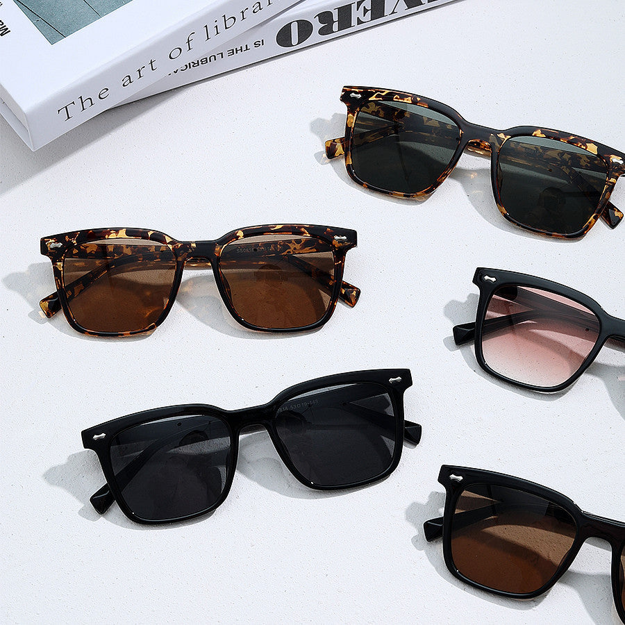 Ladies square sunglasses with elegant tortoiseshell frame Bowlift