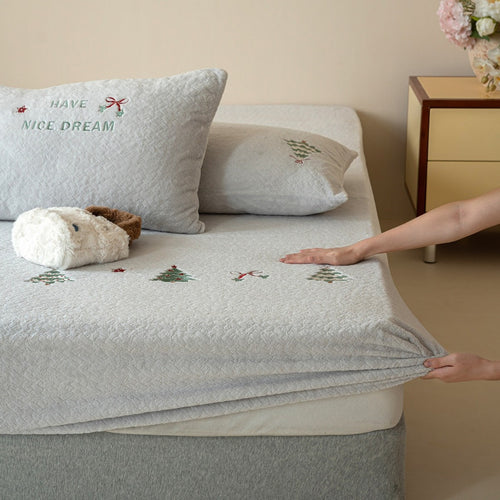 Fitted sheet set with embroidered Christmas tree pattern and soft cotton blend