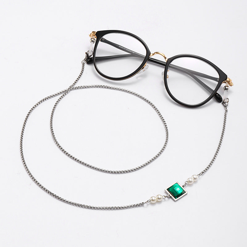 Fashionable Eyewear Chain Bowlift
