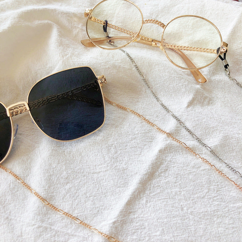 Chic Eyewear Chain with Decorative Clips Bowlift