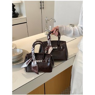 Elegant Crocodile Embossed Handbag Bowlift