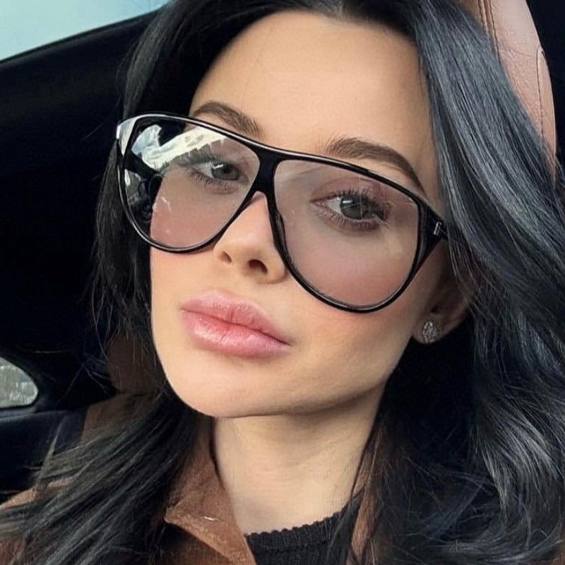 Ladies modern Cat-Eye sunglasses with protective UV filter and stylish frame Bowlift