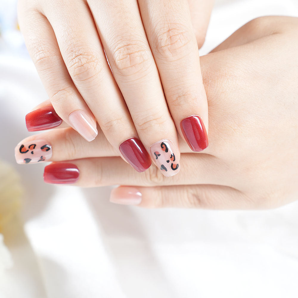 Stylish Leopard Print Nail Set Bowlift