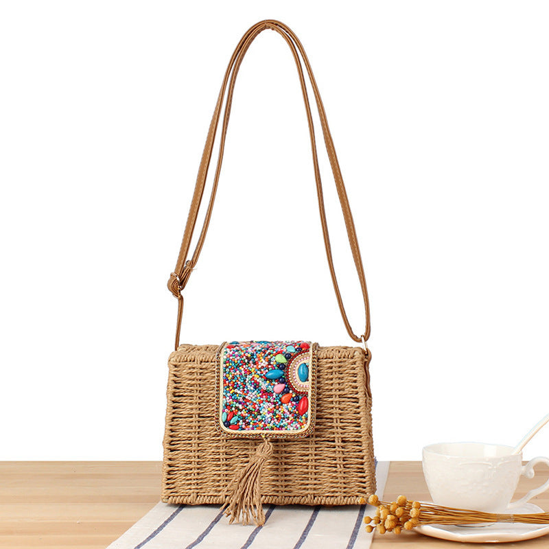 Fashionable straw shoulder bag with unique decor Bowlift
