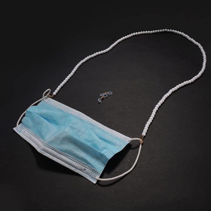 Pearl necklace with practical chain holder Bowlift