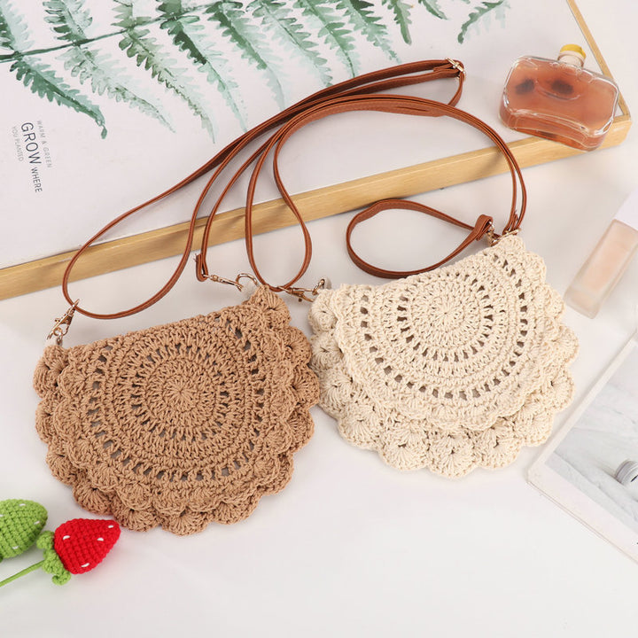 Crochet bag with playful structure design Bowlift