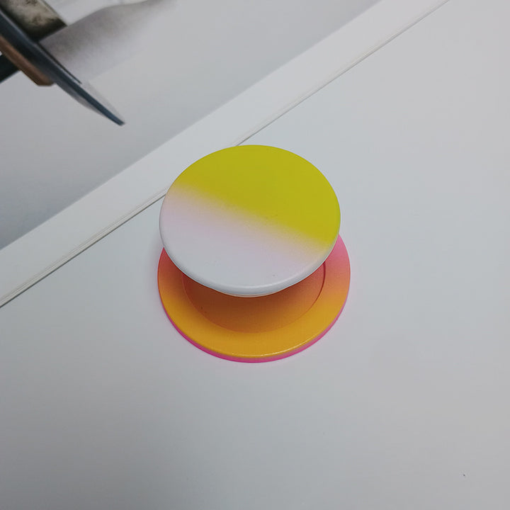 Stylish Gradient Phone Grip Bowlift