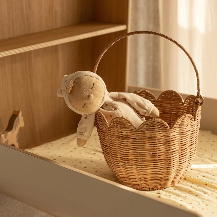 Scalloped Edge Woven Storage Basket Bowlift