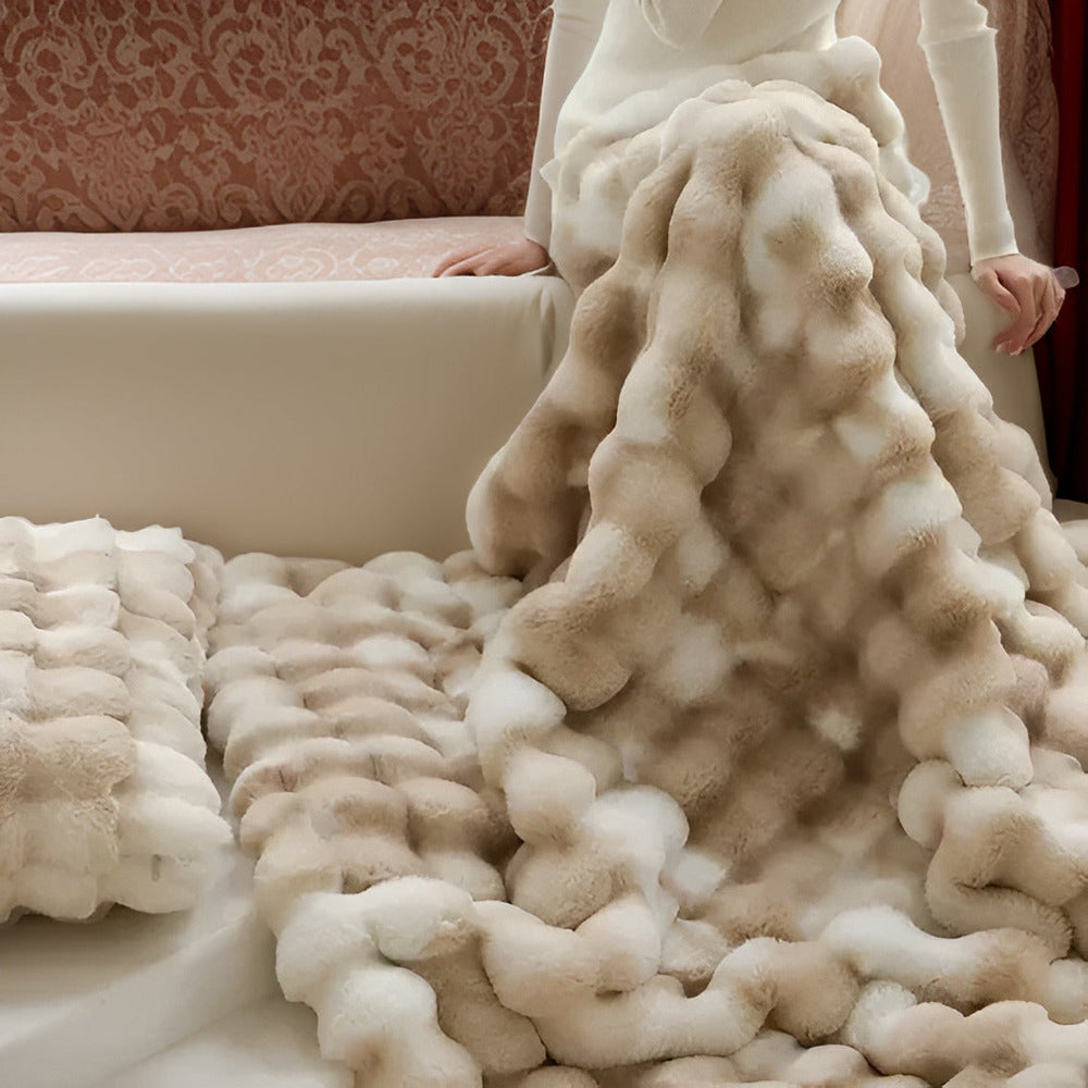 BowLift | Fluffy Faux Fur Travel Blanket – Soft and Washable Fleece Blanket
