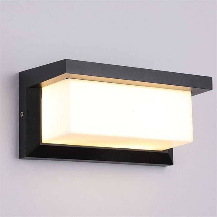Horizontal LED Outdoor Lamp | Bowlift
