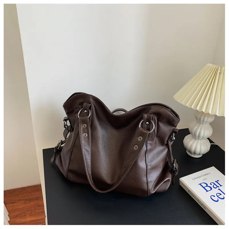 Isabela Tote – Trendy and Spacious Student Bag Bowlift