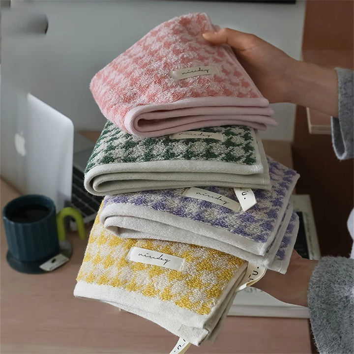 HoundLuxe Vintage Houndstooth Cotton Face Cloth Bowlift