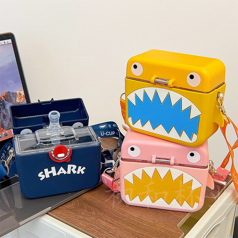 BowLift | Shark Built-in Straw Water Bottle
