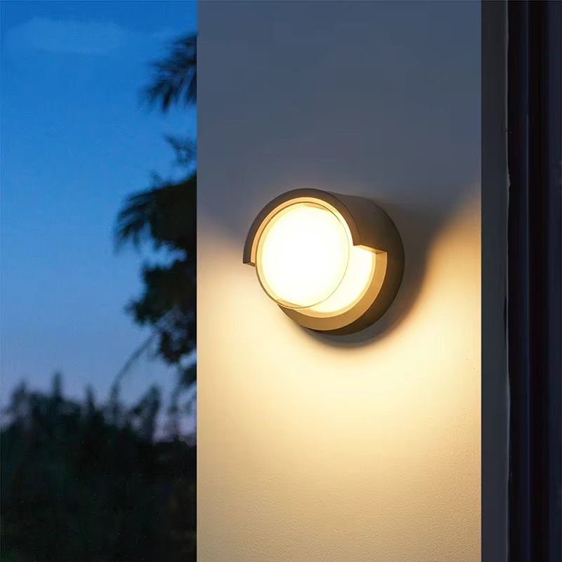 BowLift | Elegant outdoor wall lamp with motion sensor