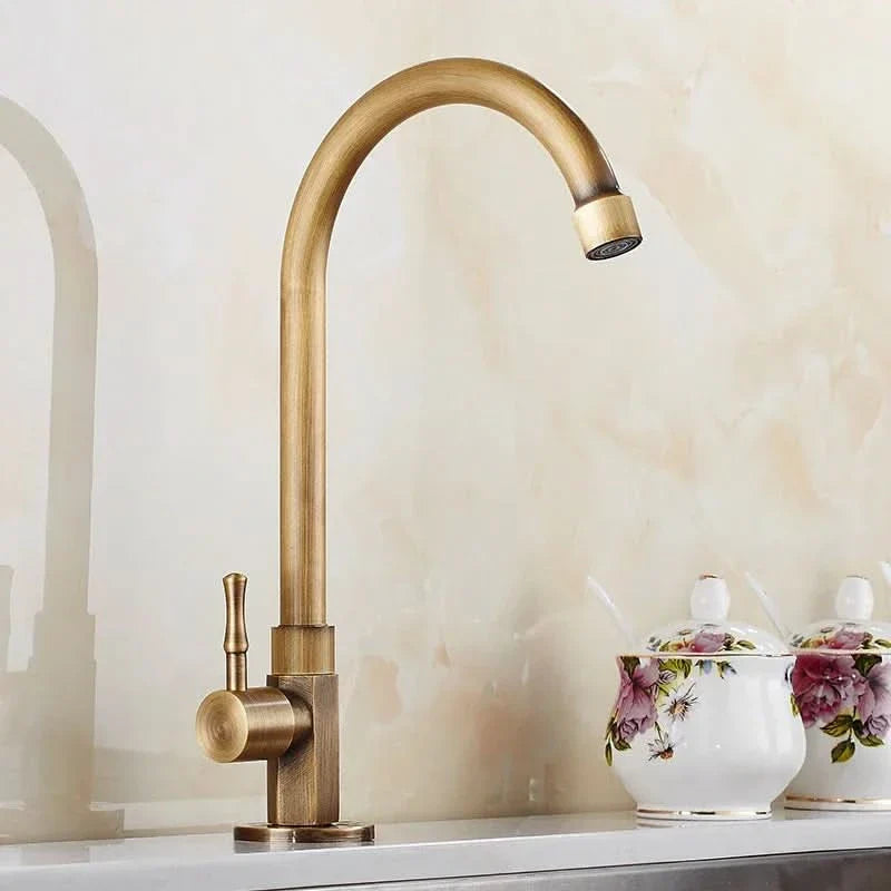 BowLift | Antique faucet in a swan neck design for kitchen & garden