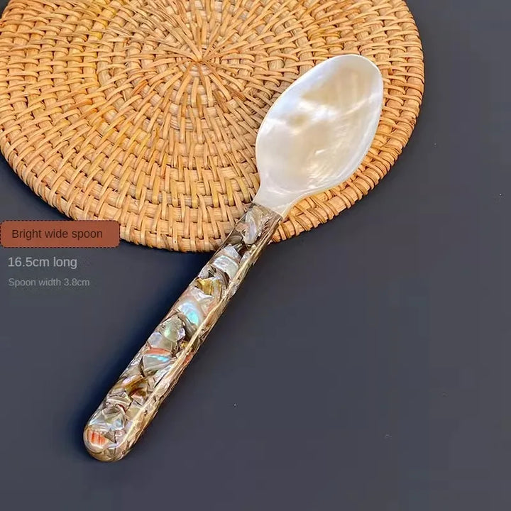 BowLift | Natural Pearl Shell Moonlight Snail Spoon