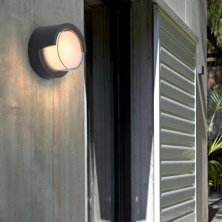 BowLift | Elegant outdoor wall lamp with motion sensor