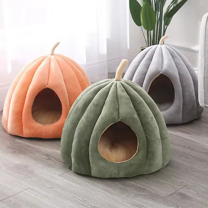 BowLift | Pumpkinpaws Cozy Pumpkin-shaped Cat Bed for winter comfort & halloween atmosphere
