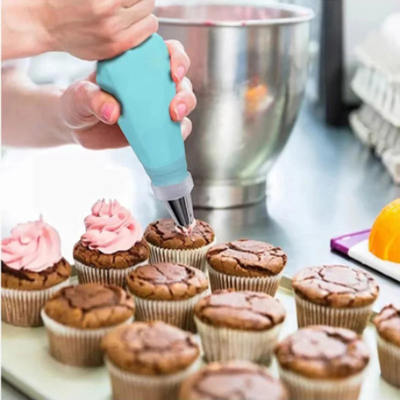 BowLift | BakeDeko Piping Nozzle Set | Reusable Silicone Piping Bags with Stainless Steel Nozzles | For Cakes, Cupcakes & Pastries