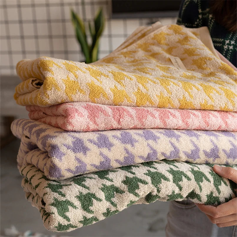HoundLuxe Vintage Houndstooth Cotton Face Cloth Bowlift