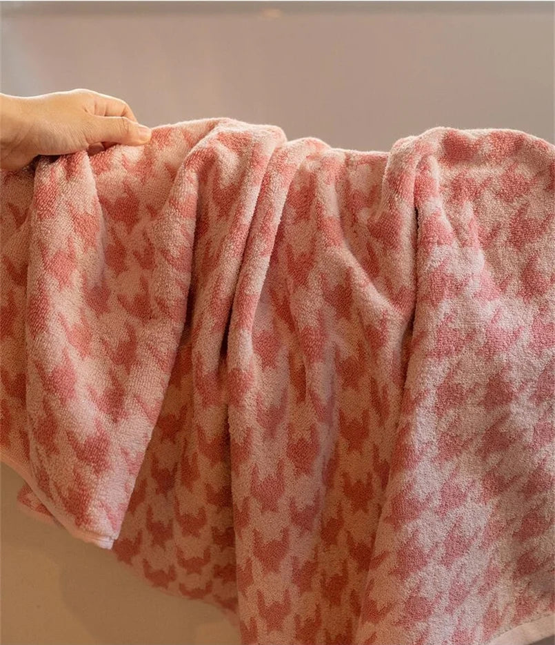 HoundLuxe Vintage Houndstooth Cotton Face Cloth Bowlift