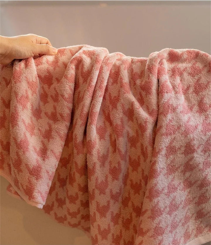 HoundLuxe Vintage Houndstooth Cotton Face Cloth Bowlift