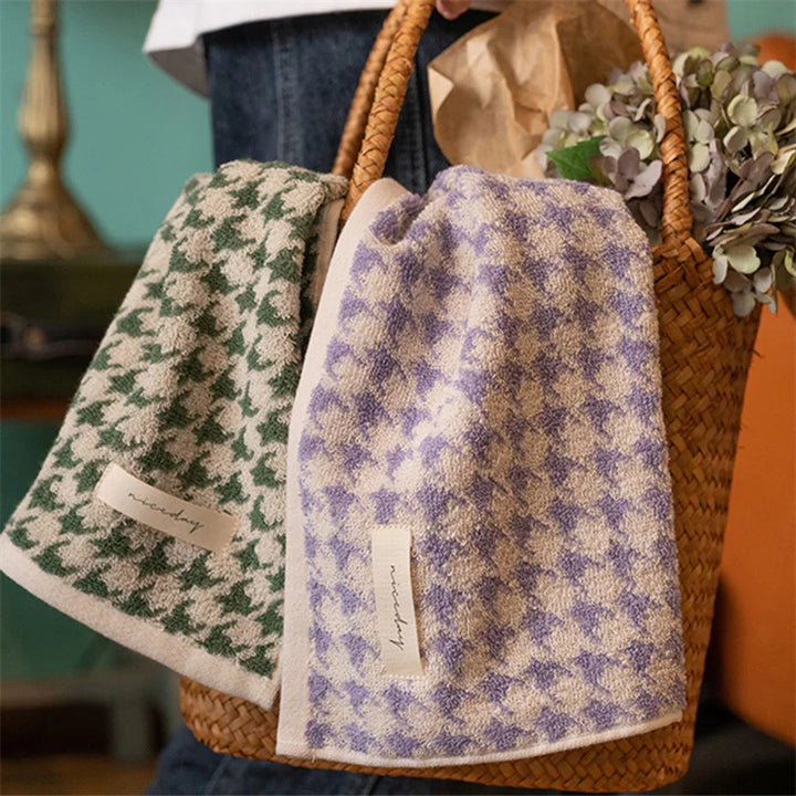 HoundLuxe Vintage Houndstooth Cotton Face Cloth Bowlift