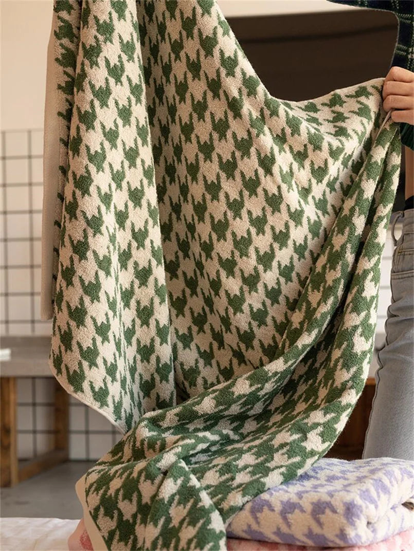 HoundLuxe Vintage Houndstooth Cotton Face Cloth Bowlift