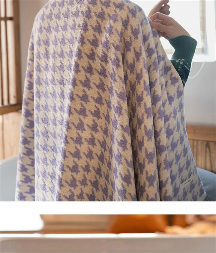 HoundLuxe Vintage Houndstooth Cotton Face Cloth Bowlift