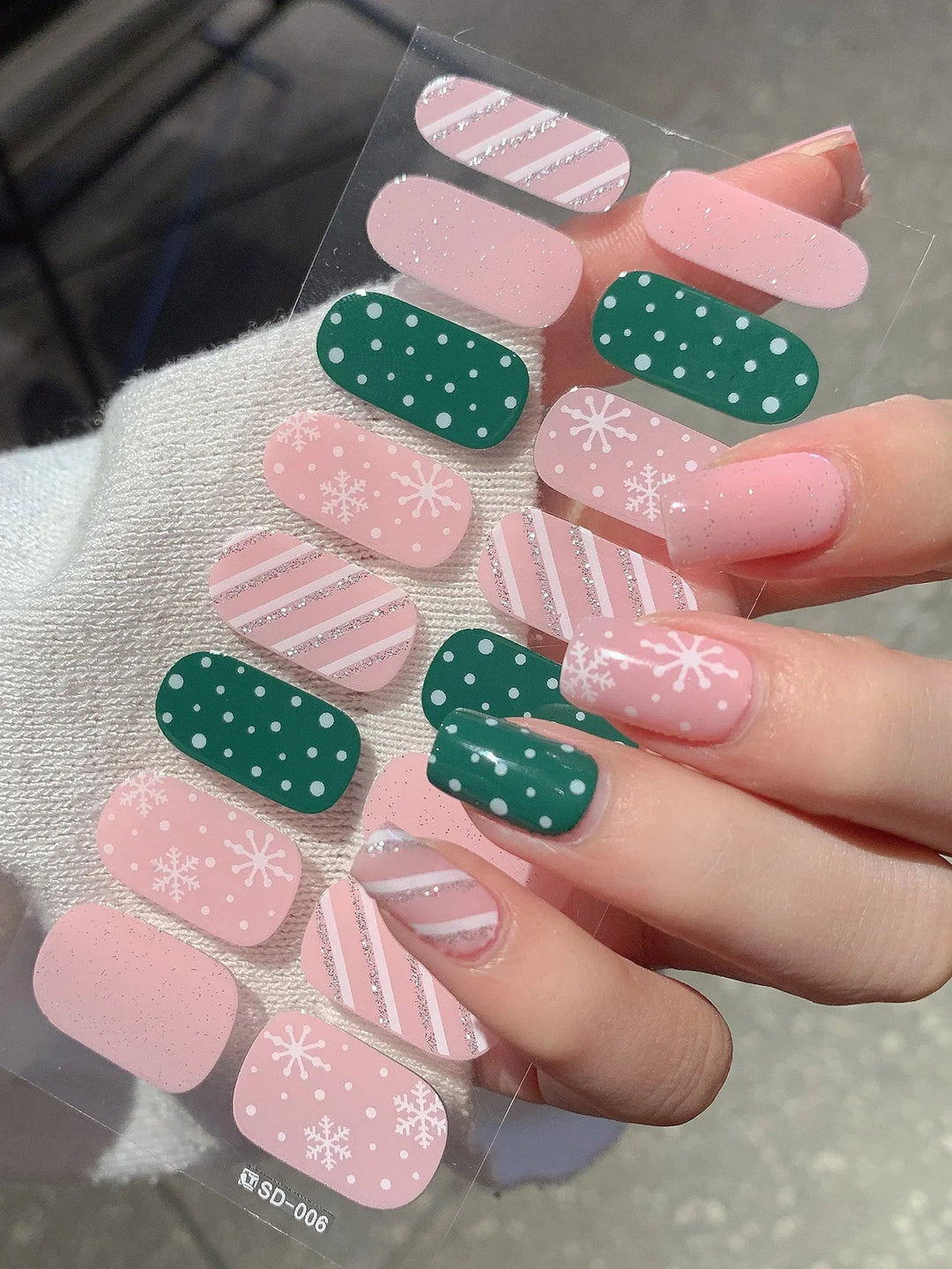 BowLift | GlitzNail – Festive Christmas Nails Quick, Complete Without Salon