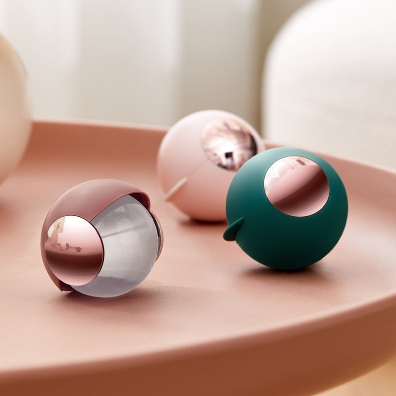 BowLift | Futuristic Reusable Sticky Lint Remover