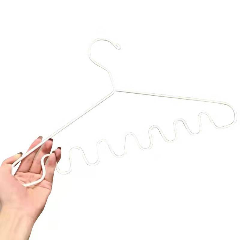 BowLift | Japanese Space-Saving Wavy Cloth Hanger