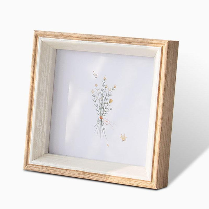 ElegantFrame – Luxury Photo Frame with Golden Edge Bowlift