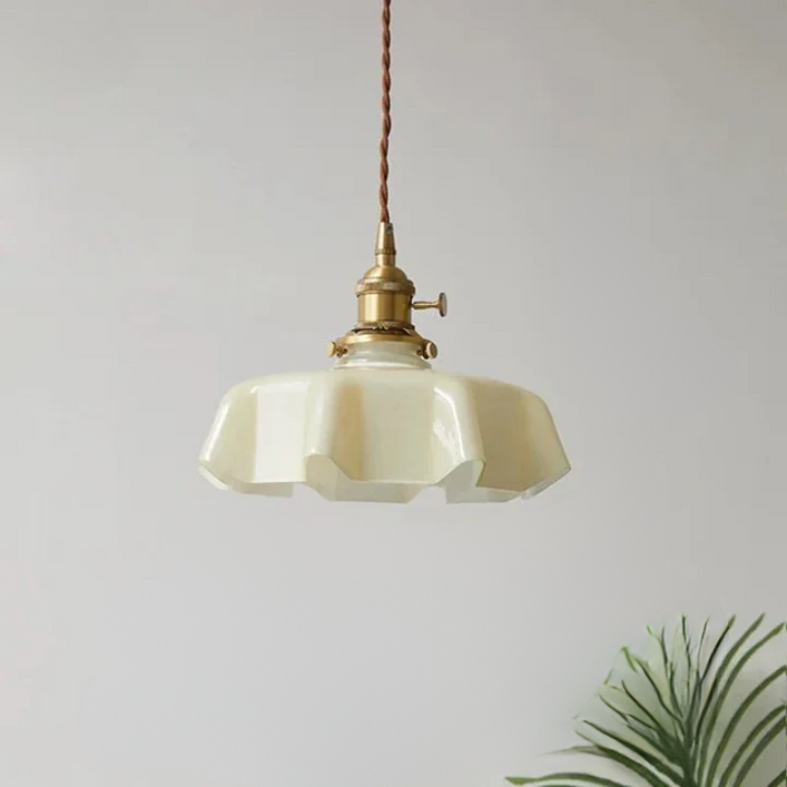 Brass pendant light in French design – Elegant ceiling lamp for living room | Bowlift
