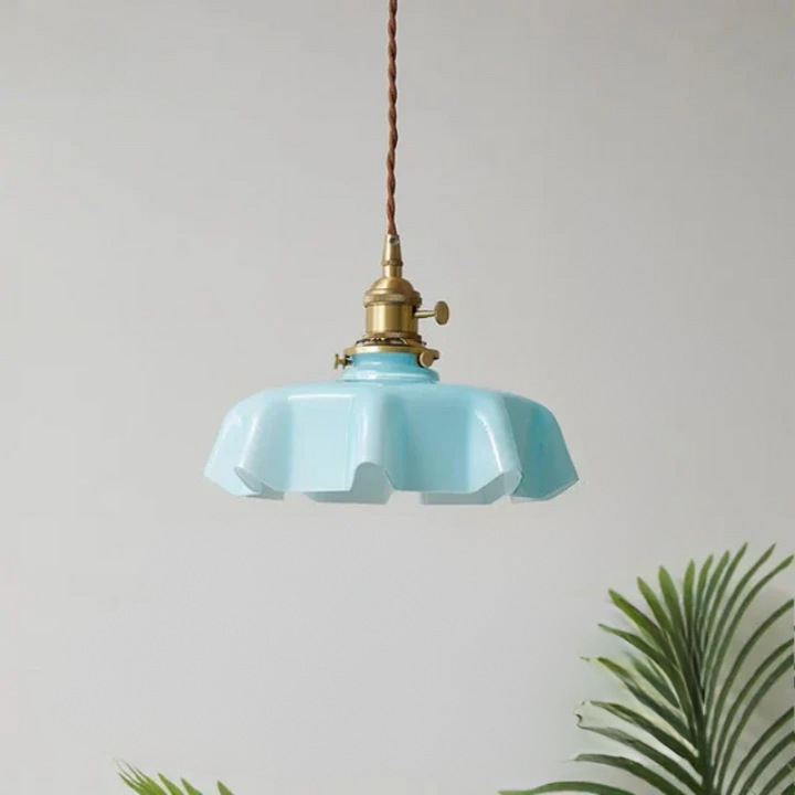 Brass pendant light in French design – Elegant ceiling lamp for living room | Bowlift