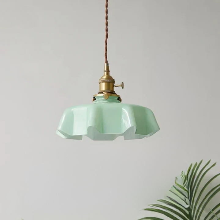 Brass pendant light in French design – Elegant ceiling lamp for living room | Bowlift