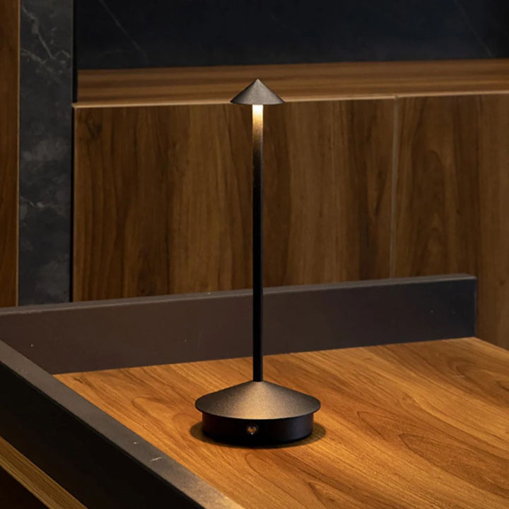 BowLift | Eindhoven Robyn Arrow LED Table Lamp