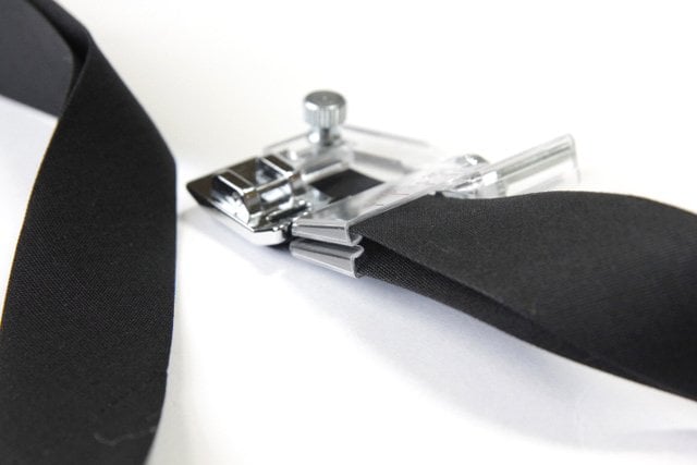 Precision bias binding foot | Sew seamlessly | Bowlift