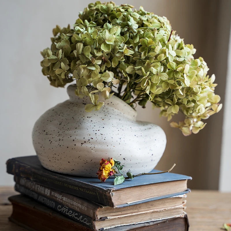 BowLift | Arcadia Vase – Handcrafted ceramic vase in Nordic design