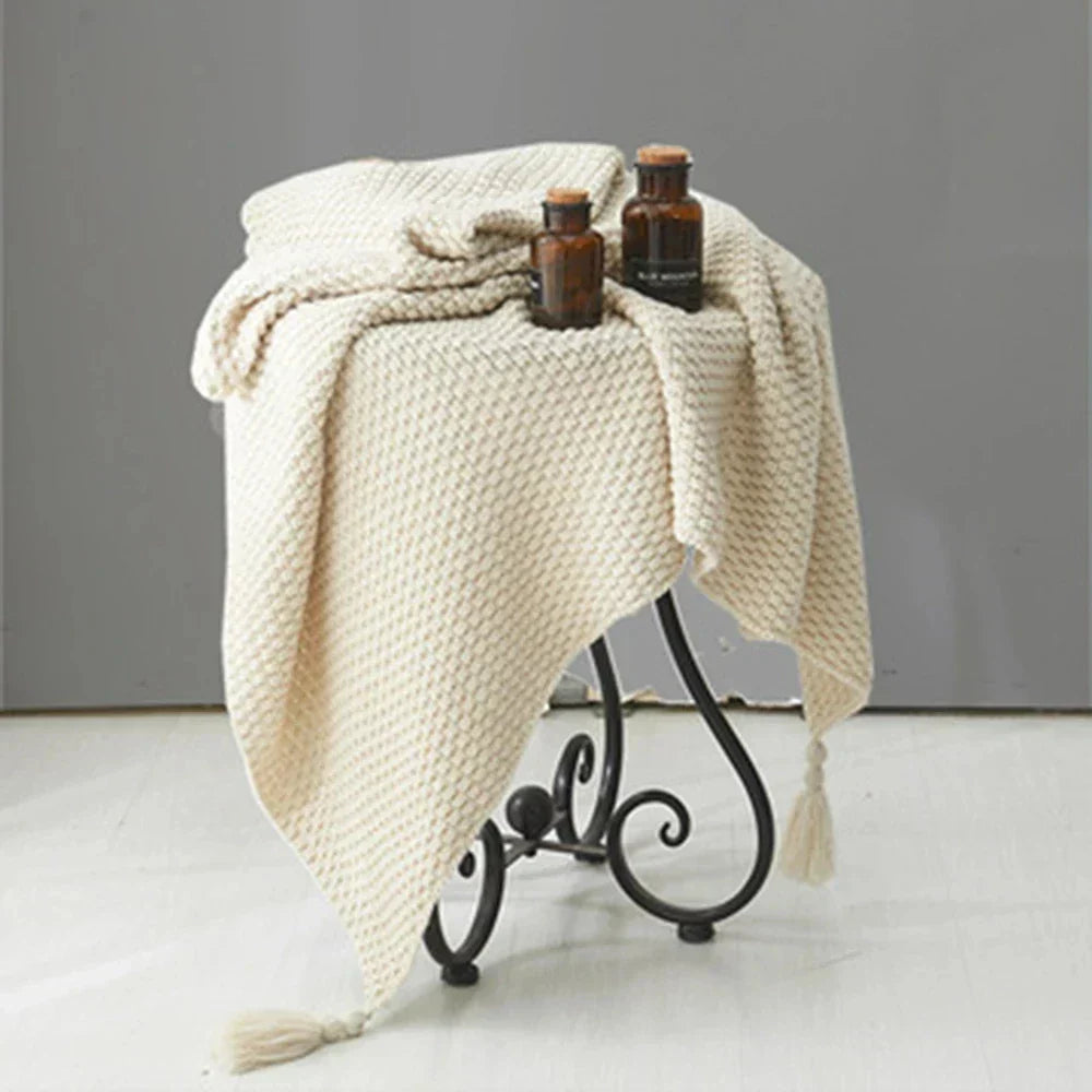 BowLift | Wool Blanket ArcticHaven | Scandinavian Design with Tassels & Balls | Warm & Stylish