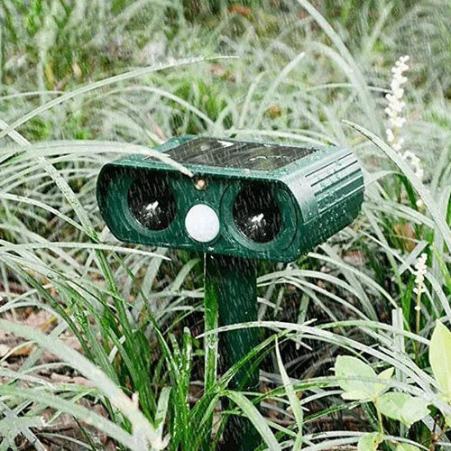 Solar Power Ultrasonic Animal Pest Repeller Infrared Sensor Waterproof Animal Deterrent with an Infrared Sensor