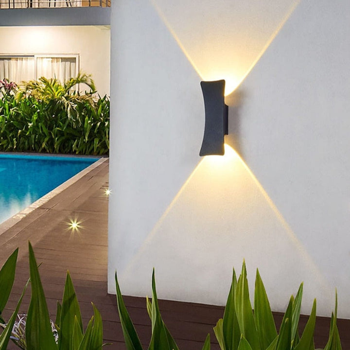 BowLift | Elegant outdoor wall light made of aluminum