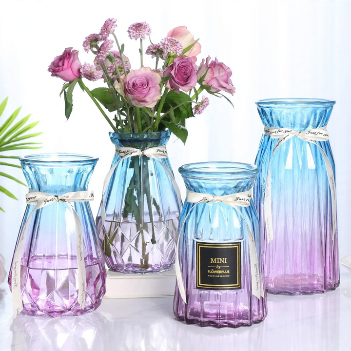 Mini vases made of glass, handcrafted