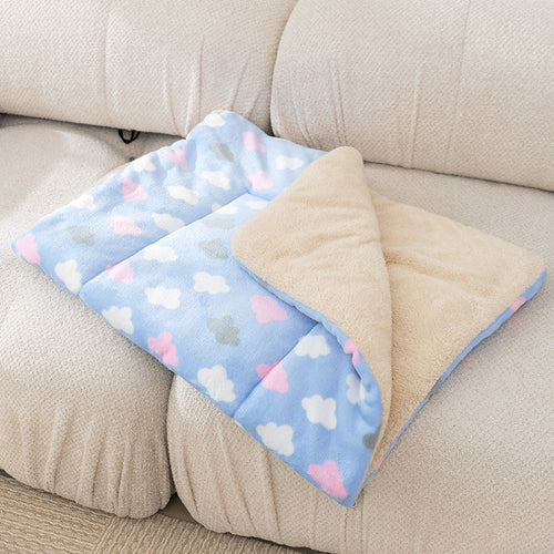 Fluffy pet mat made of fleece