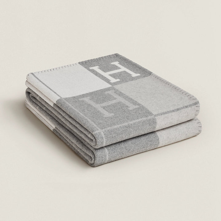 BowLift | and Laine Cashmere Isabelle – Elegant and Soft Blanket for Refined Interior