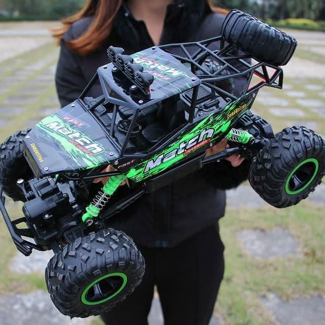 BowLift | RC Monster Truck with 4x4 Drive & Impact Protection for Any Terrain