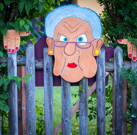 BowLift | Fence Decoration Nosy Old Man and Lady Garden Yard Art
