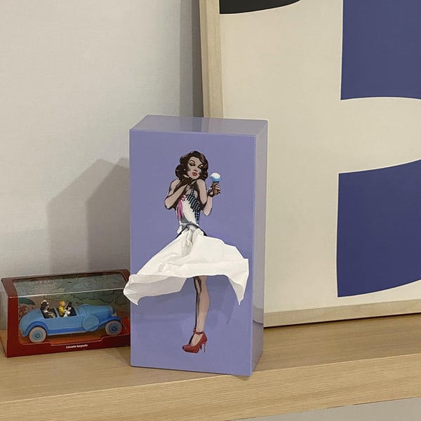 BowLift | Flying Skirt Tissue Box
