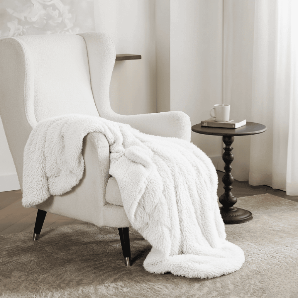 BowLift | FLURON – Luxurious Faux Fur Blanket with Silky Touch
